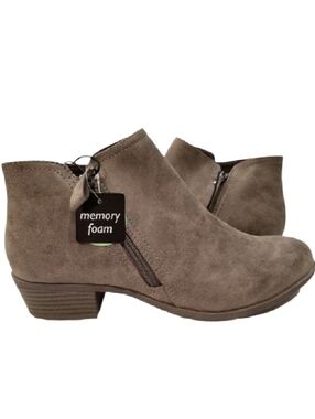 NWT Women's Arizona Faux Leather Memory Foam Block Heel Ankle Boot 11W-Tapue